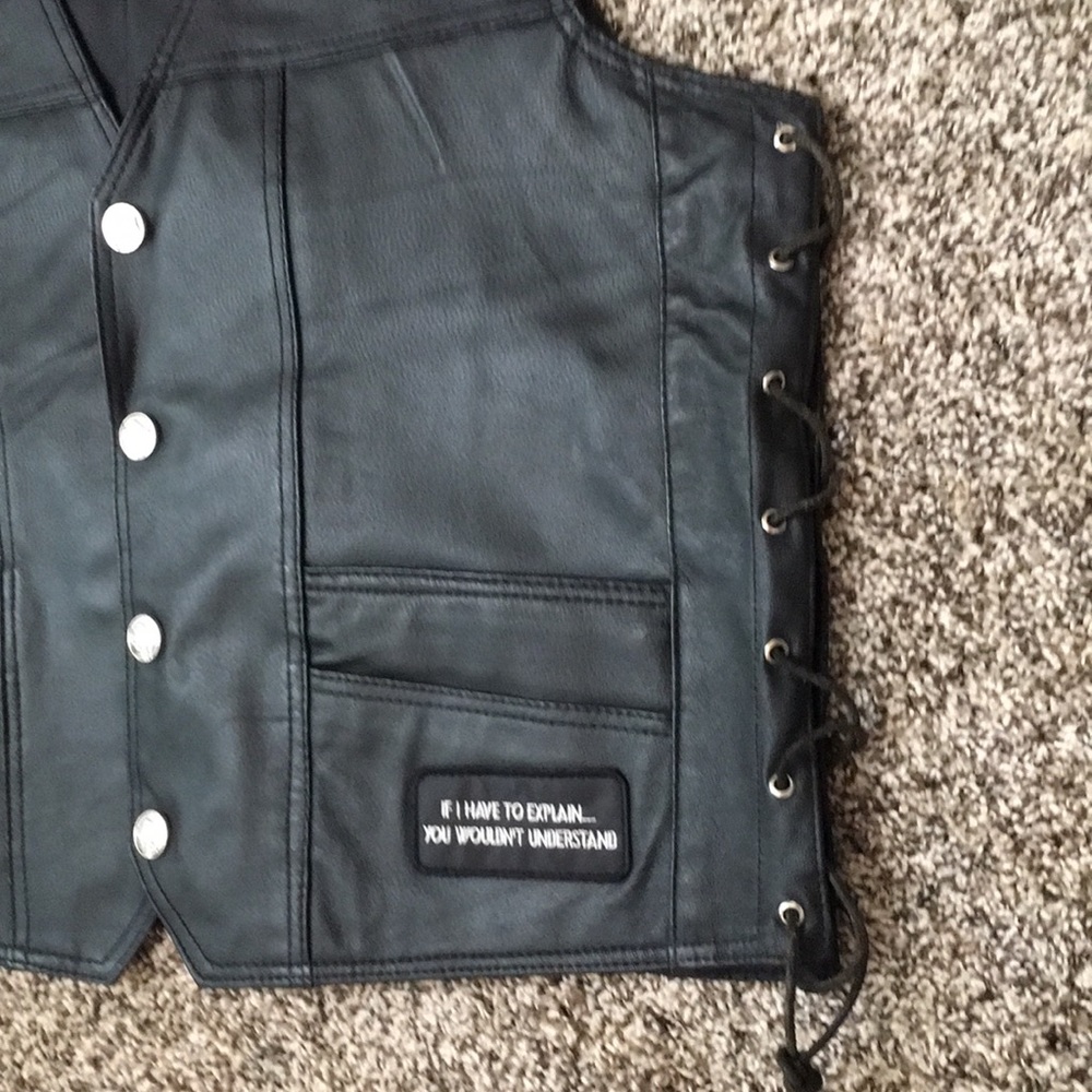 Diamond Plate Men’s Genuine Leather Vest - Picture 5 of 9